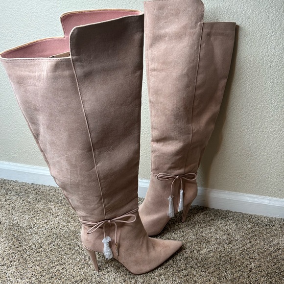 🟣two bundle Brand new women boots size9.5 black ones is a size9 - Picture 3 of 11